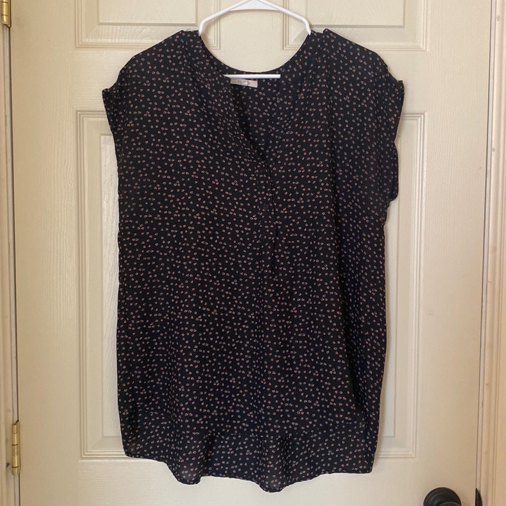 Pleione top - sleeveless with v neck and buttons. Slightly longer in back.